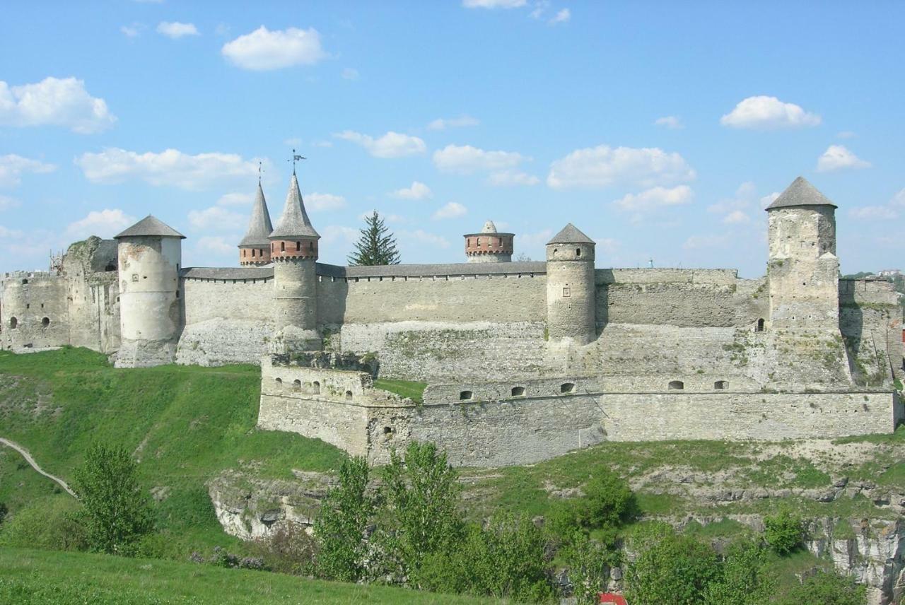 Апартаменты Вероника Kamjanez-Podilskyj Exterior foto
